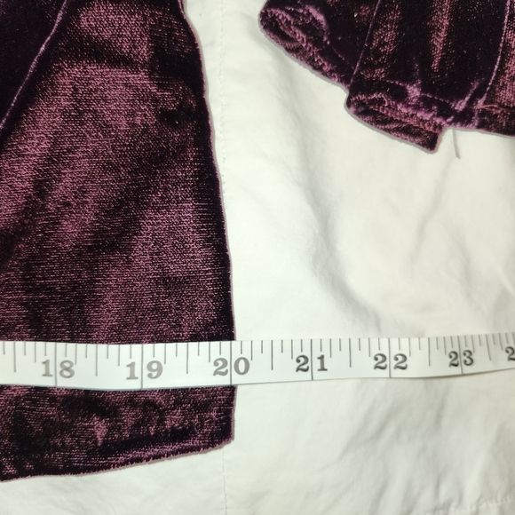 Hollister burgundy crushed velvet  bell sleeve top in size small nwt! - Picture 7 of 11